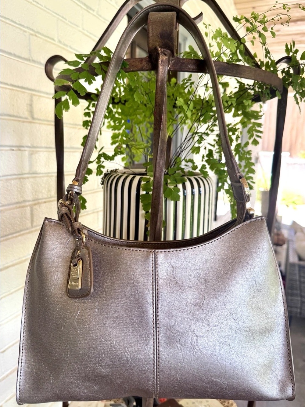 🩶LIZ CLAIBORNE🩶 METALLIC FAUX LEATHER 3 SECTION BAG CHARM SHOULDER BAG